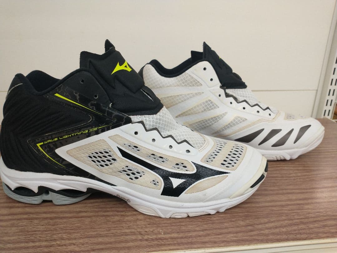 【中古】ミズノ ウェーブライトニングZ5【31cm】