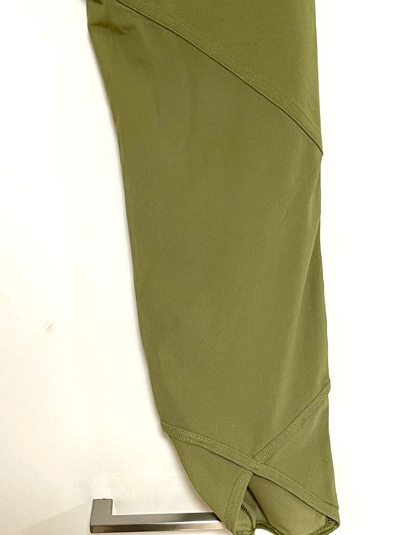 【美品】ルルレモンレギンスオリーブ