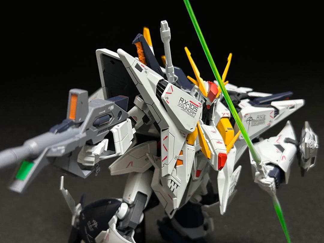 HGクスィーガンダム　塗装完成品　アクションベース付き