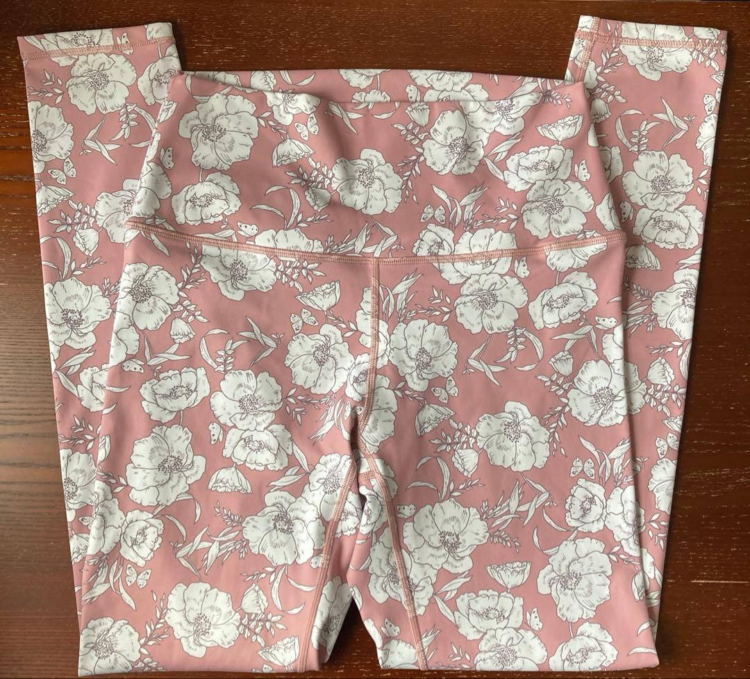 専用　スカーラ　花柄レギンス＆新品タグ付ヨガウェア