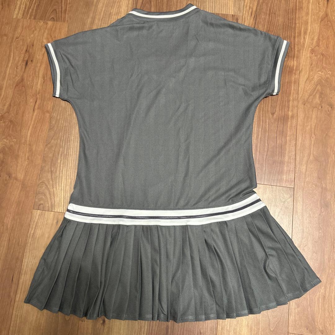 Babolat グレー Vネック ワンピース　Mサイズ
