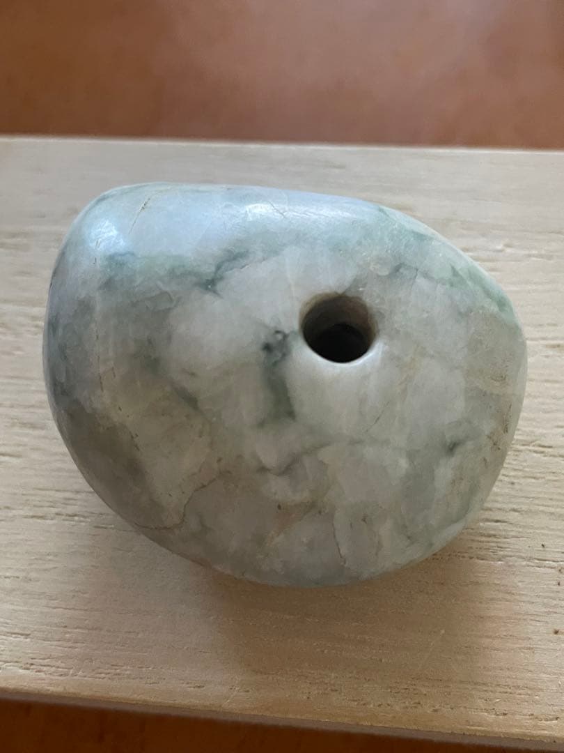 縄文期 翡翠製 緒締め玉形大珠　出土品