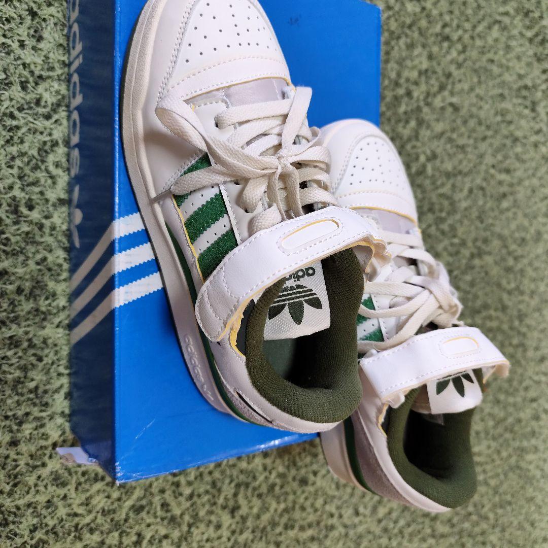 新品　adidas　ＦＯＲＵＭ８４LOW　23.5