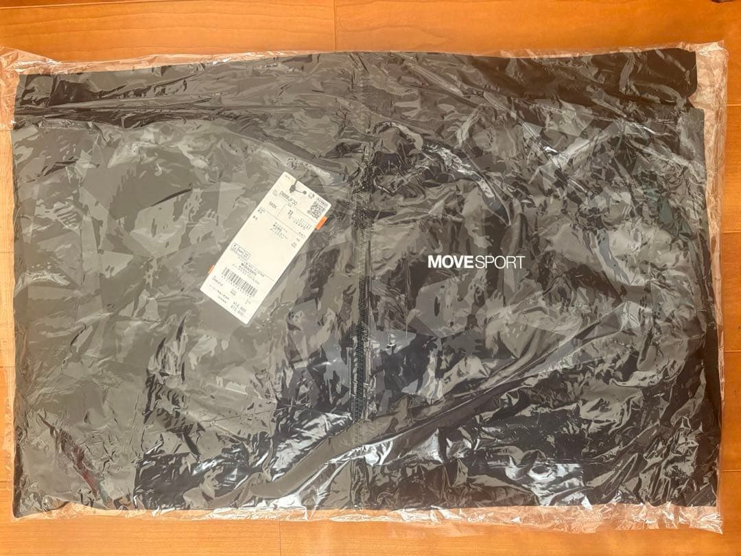 【春物】デサント MOVE SPORT 総柄フード　ウィンドブレーカー　新品