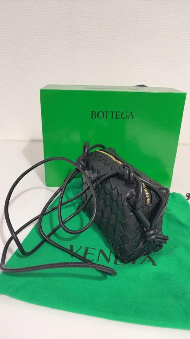 B○ttēga Venēta ブラックショルダーバッグ