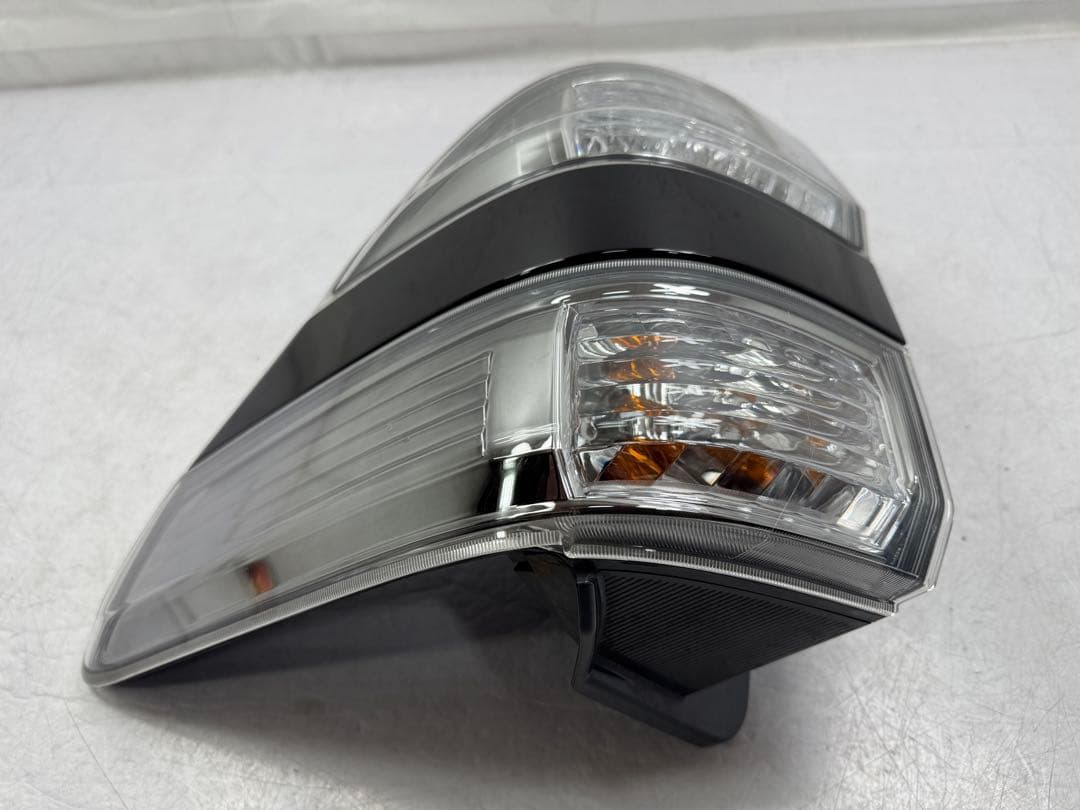 ヴェルファイア DBA-ANH20W 右テールランプ 2.4Z 758-29