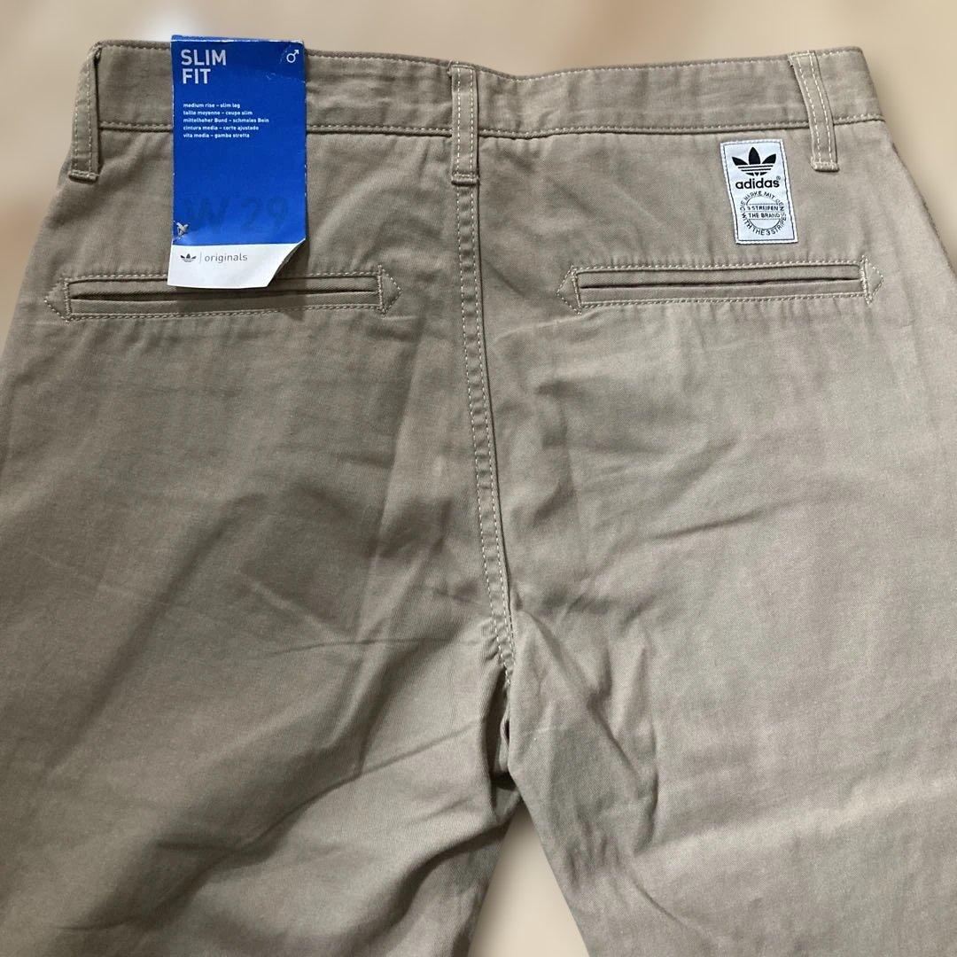 新品未使用タグ付きadidasオリジナルスベージュチノパンゴルフパンツ29インチ