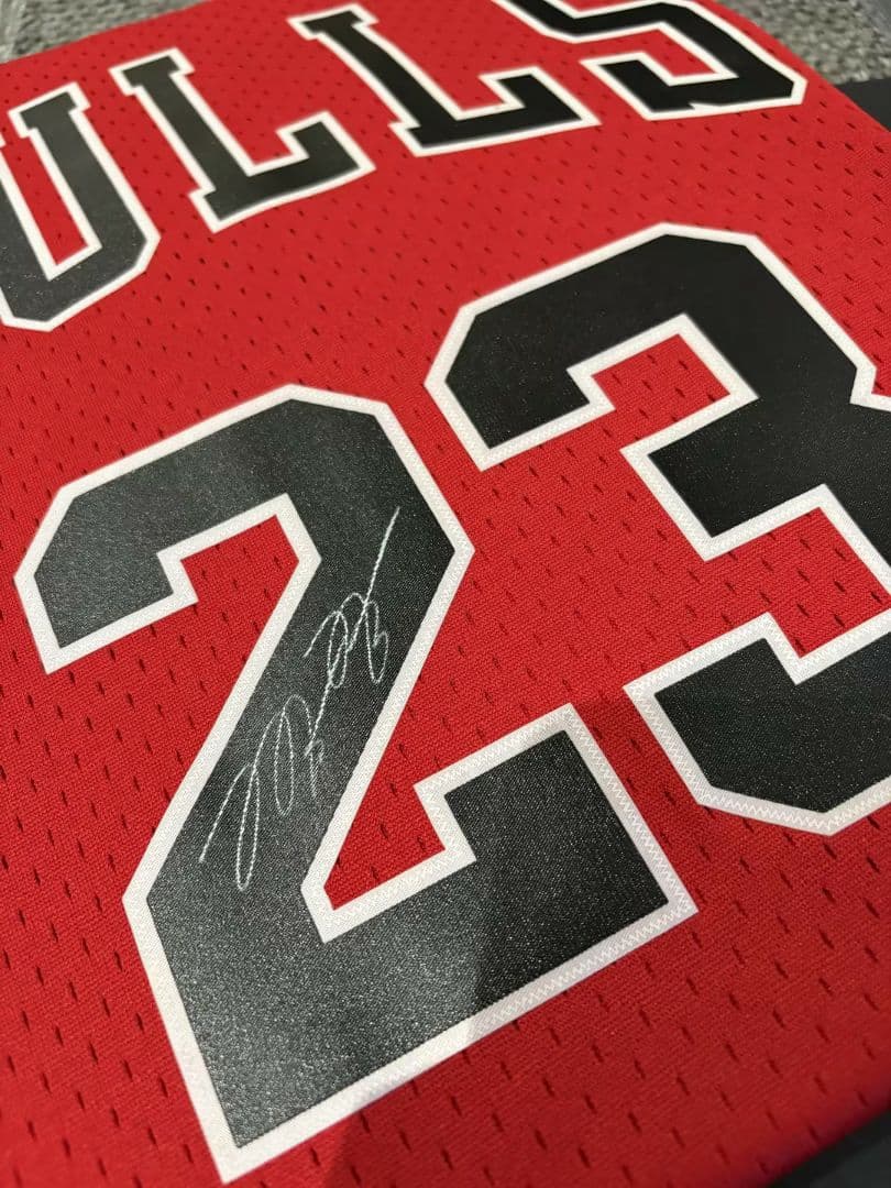 NBA シカゴ・ブルズ 23番 サイン入りユニフォーム Icons証明書付き