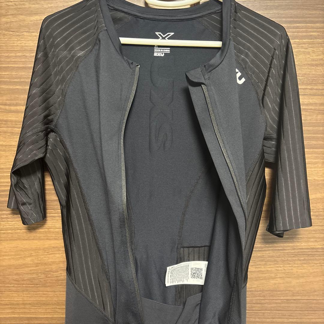 2XU AERO SLEEVED TRISUIT ブラック/ホワイト M