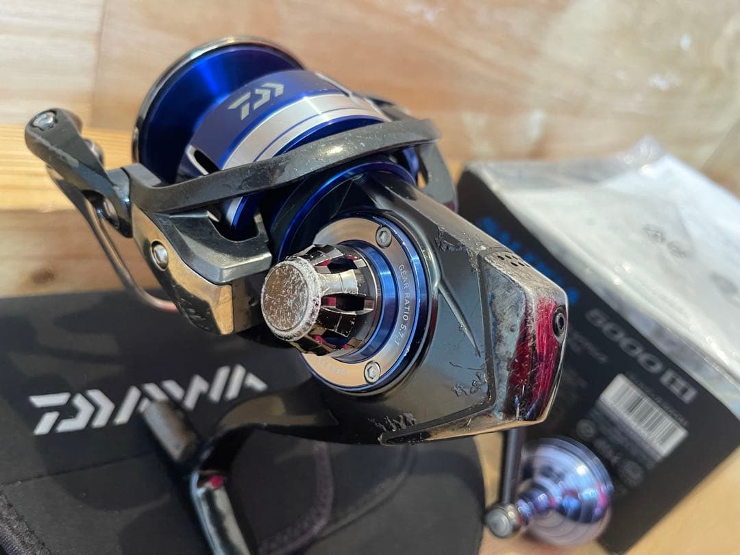 DAIWA SALTIGA 5000H スピニングリール
