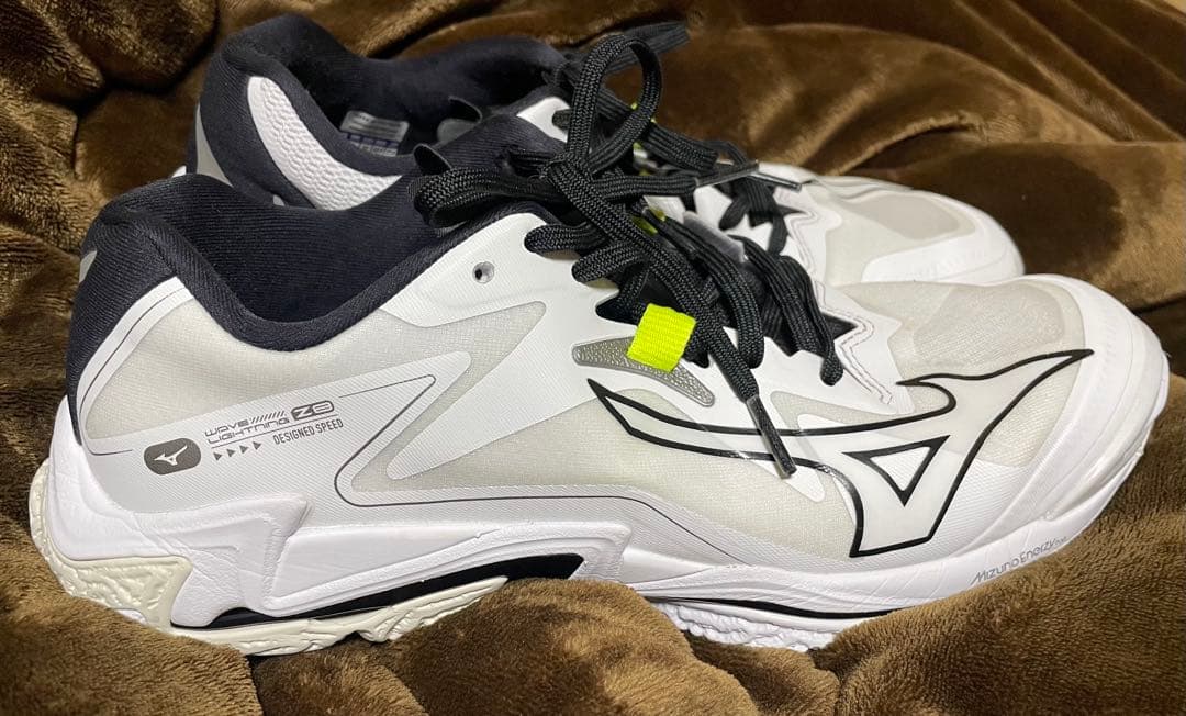 MIZUNOミズノウエーブライトニングZ8バレーボールシューズホワイト27cm靴