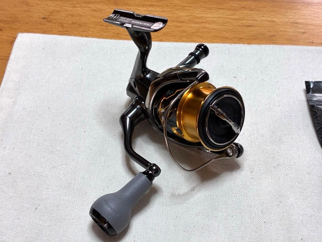 【訳有り品】シマノ リール20ツインパワー2500S【カスタム品】