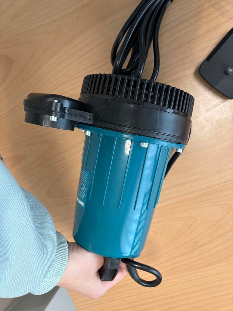 水中ポンプ バッテリー式 12m揚程 充電式 排水ポンプ マキタ18V互換