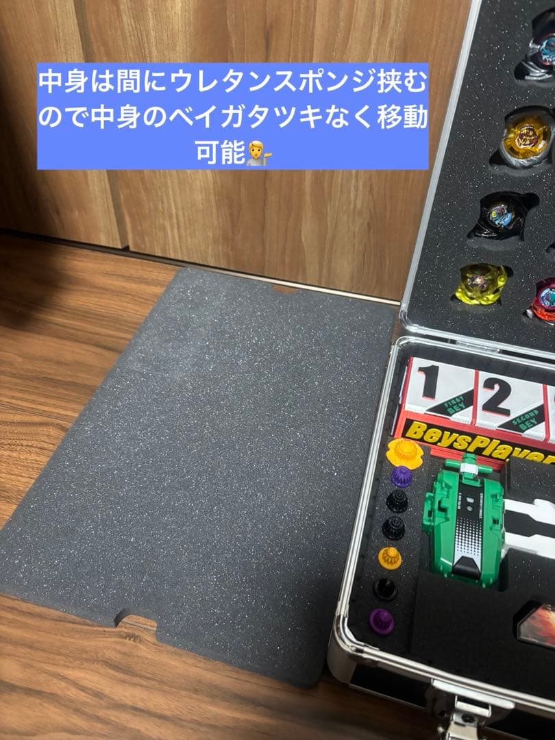ベイブレードxレア品‼︎ドリームボックスロゴプレート仕様中サイズ　レッドver.