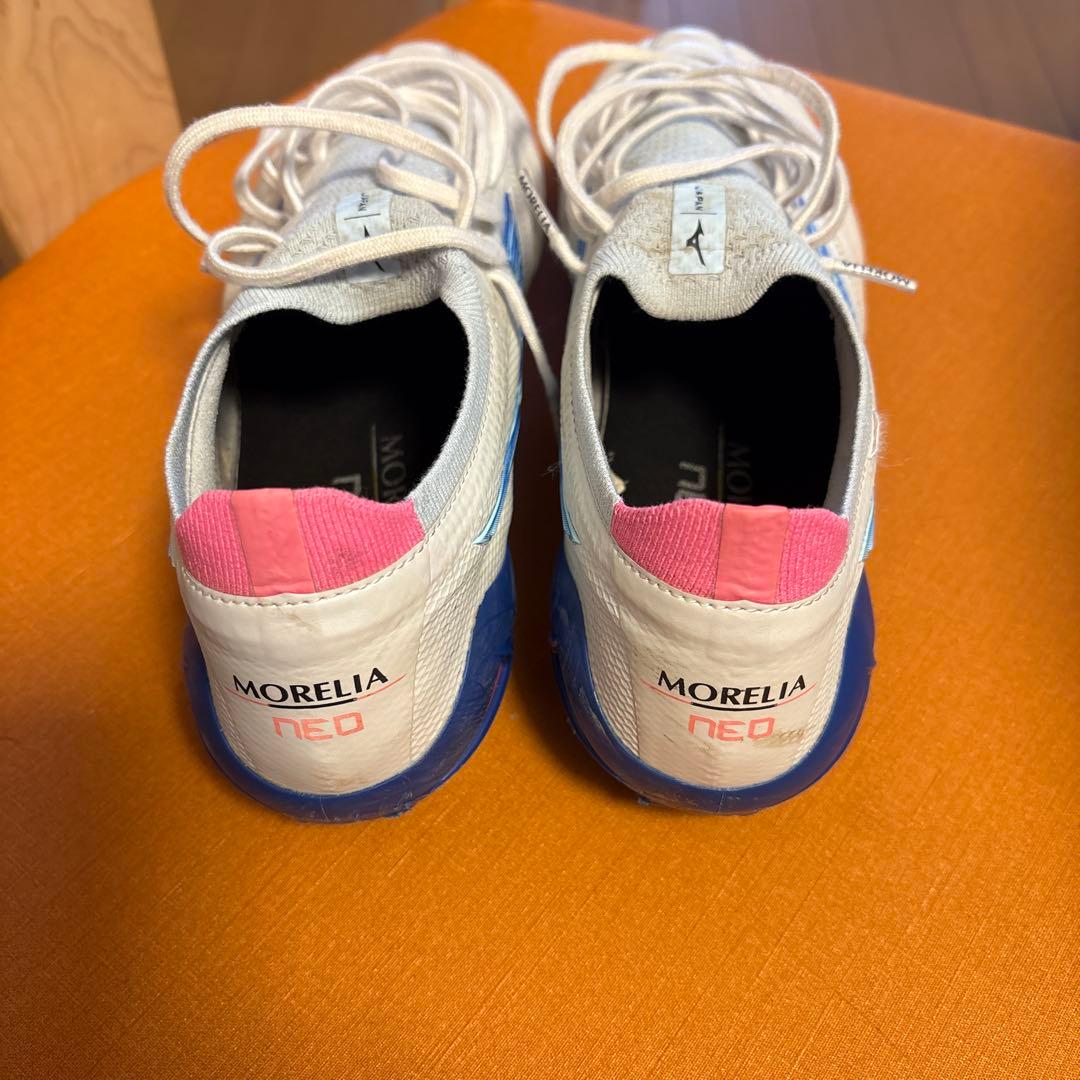 MORELIA NEO 4 ベータ　サッカーシューズ ホワイト/ブルー/ピンク