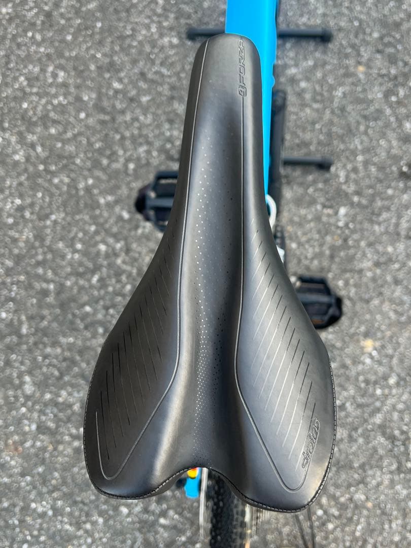 青いアルミロードバイク 700C ディスクブレーキ