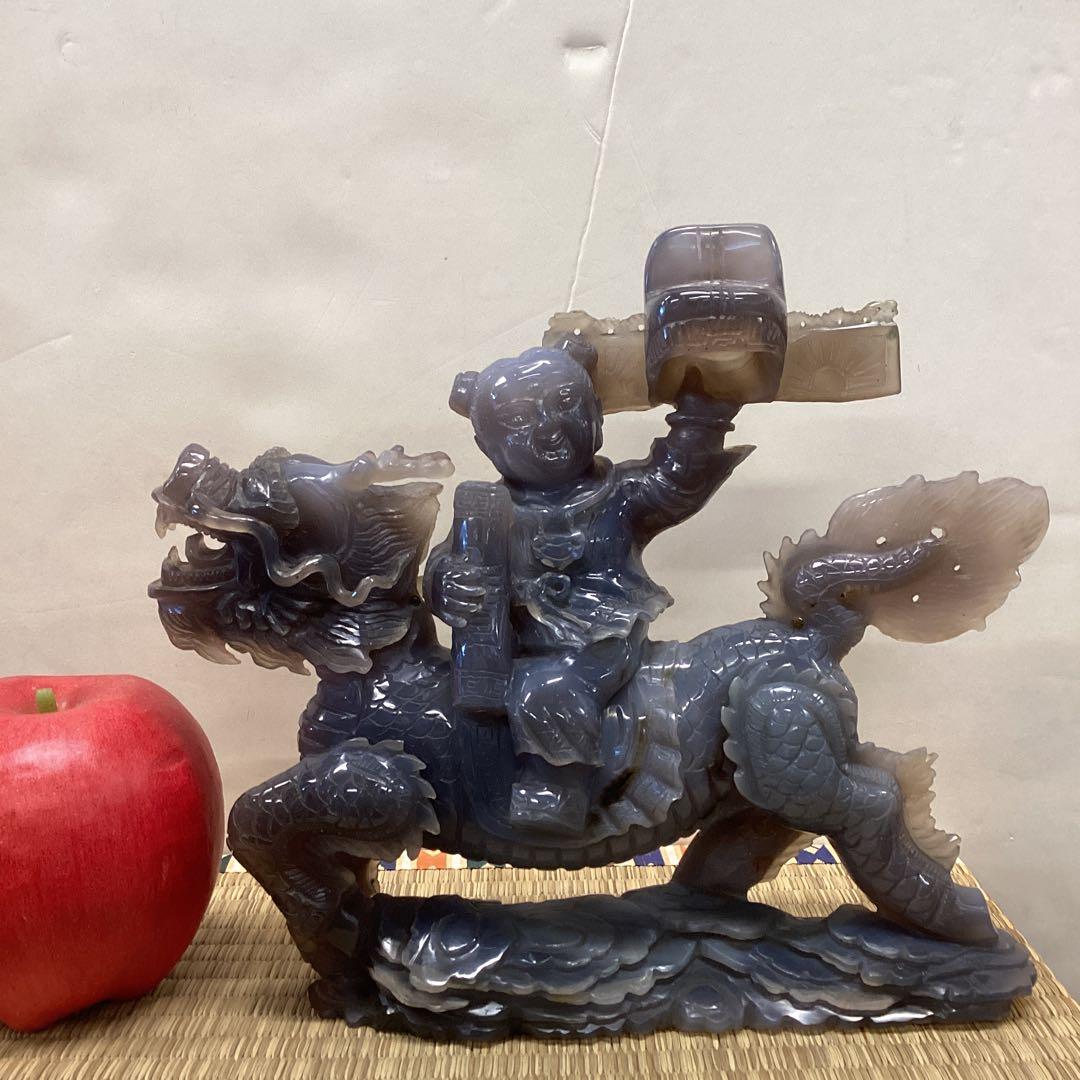 翡翠製 獅子と子供の彫刻 約30cm