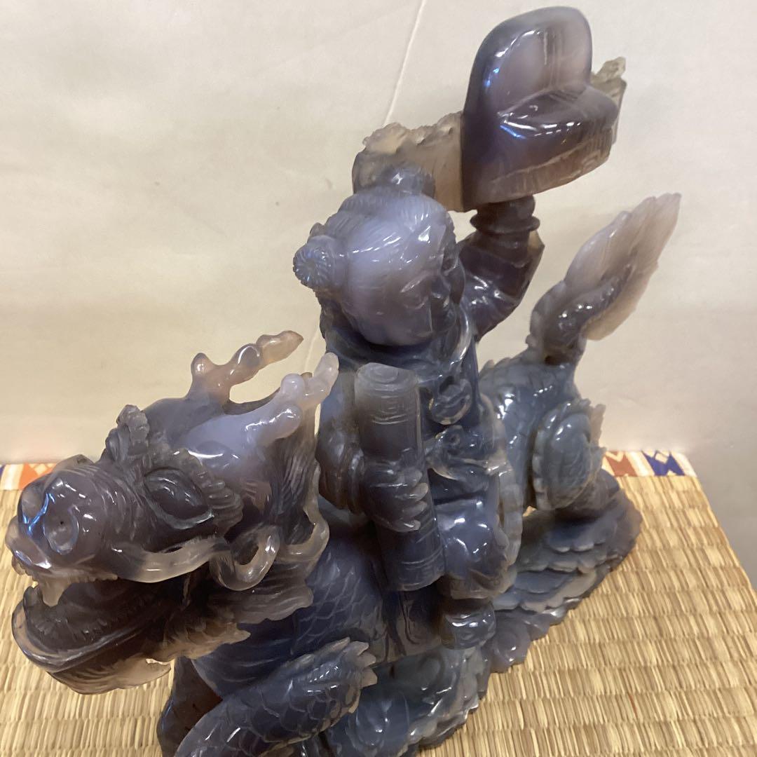 翡翠製 獅子と子供の彫刻 約30cm