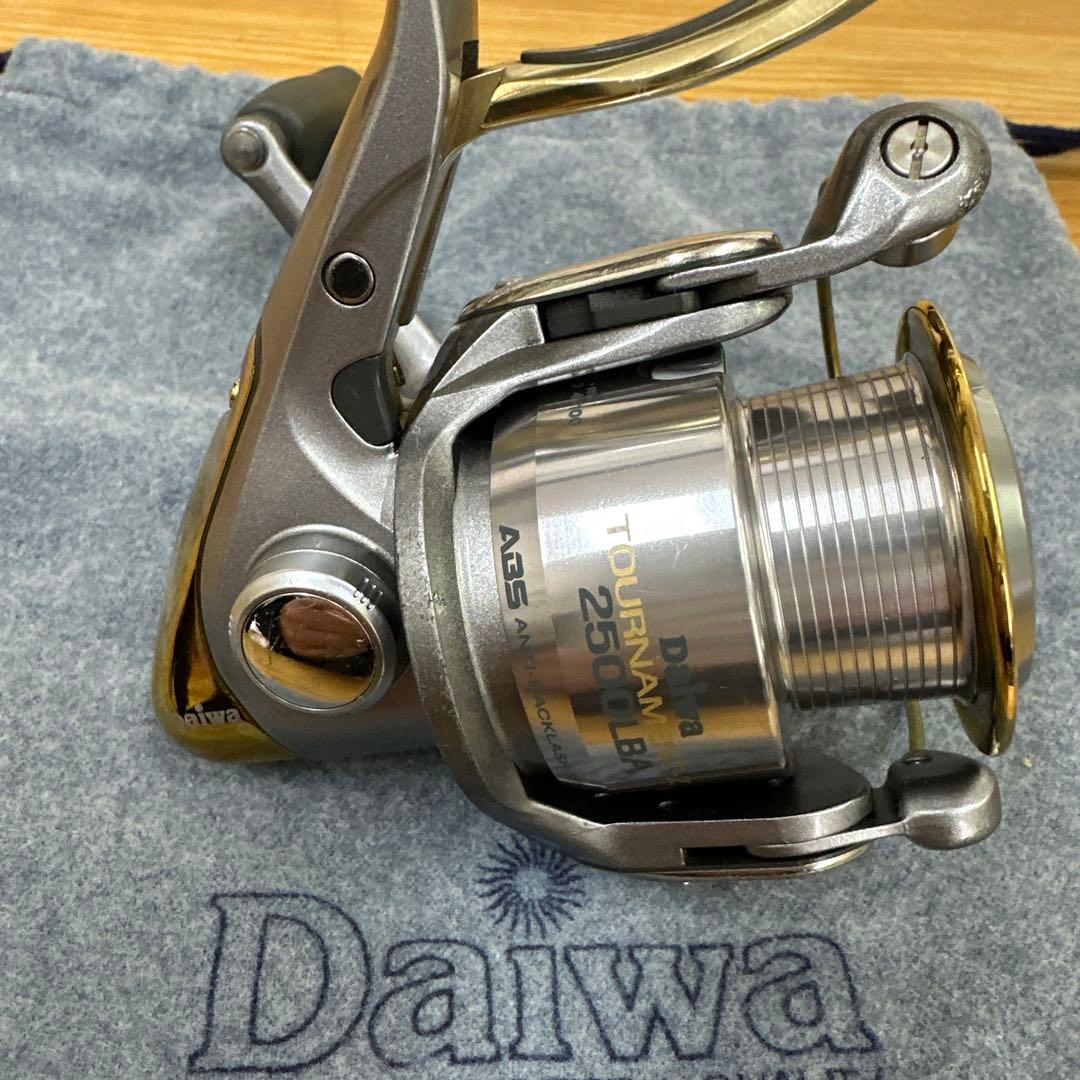 DAIWA ダイワトーナメントISO 2500LBAと替スプール2000LBA