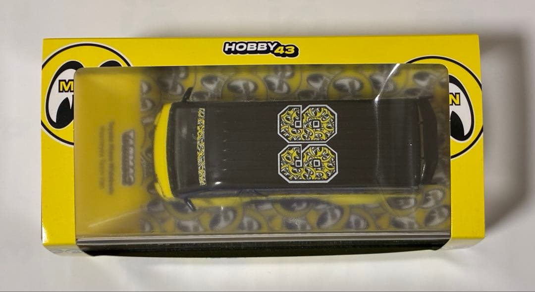 ミニカー TARMAC Toyota Hiace Widebody Mooneyes