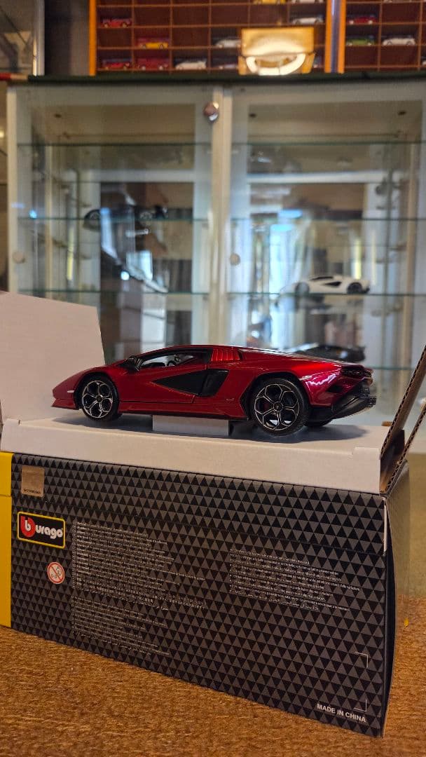1/24 ブラーゴ ランボルギーニ カウンタック LPI800-4