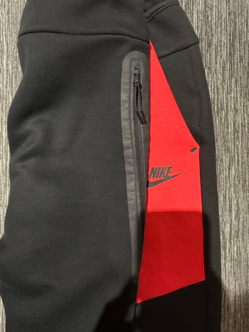 NIKE テックフリース　赤黒　S 正規品　希少品