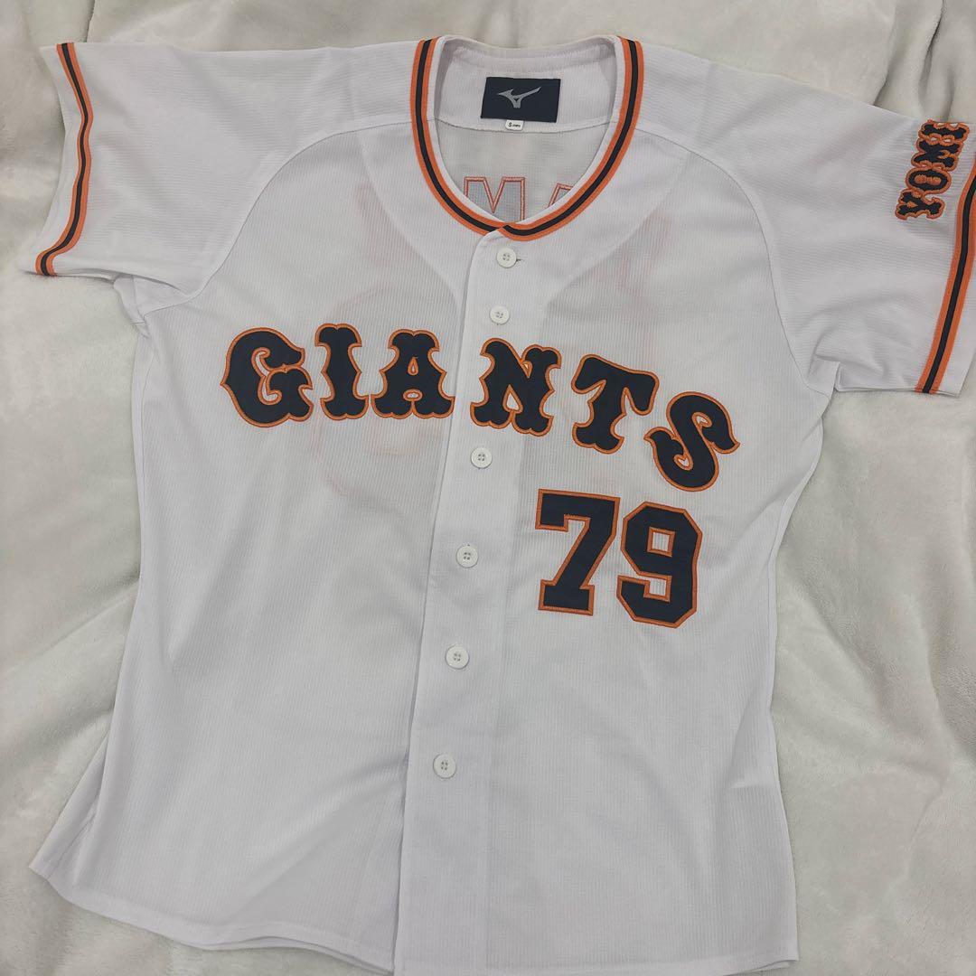 亀井善行コーチ　GIANTSユニフォーム