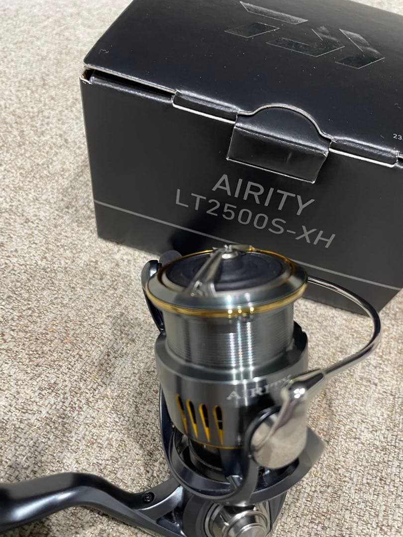 カサゴDAIWA 23エアリティ LT 2500S XH
