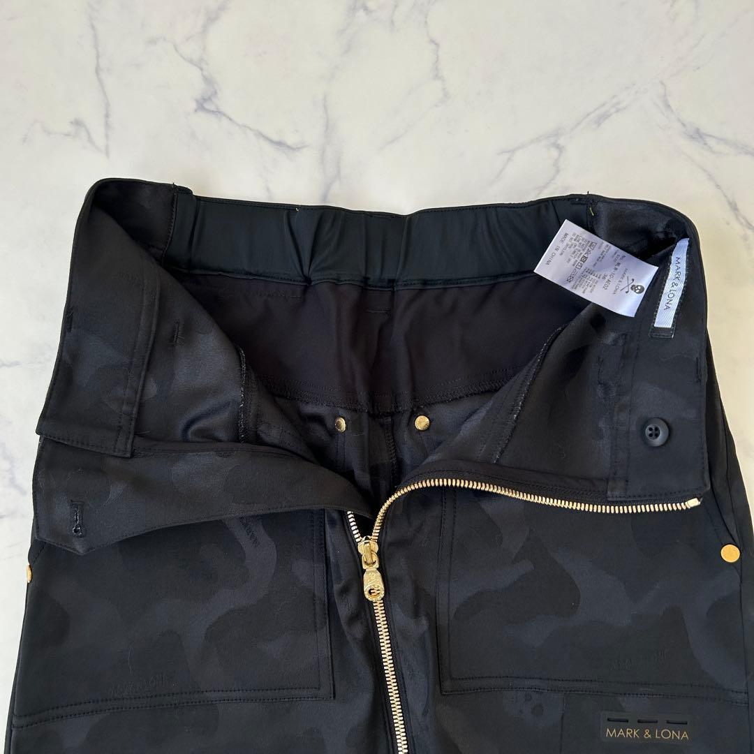 マークアンドロナ 2021年モデル スカート レザーロゴ 刺繍 カモフラ 黒