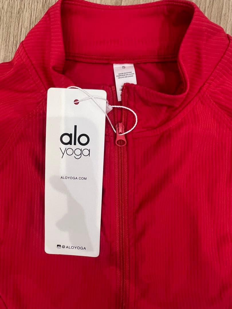 alo yoga レッド ジップアップジャケット