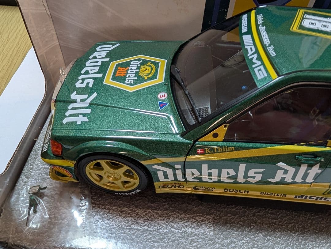 ベンツ190E.1/18ミニカー