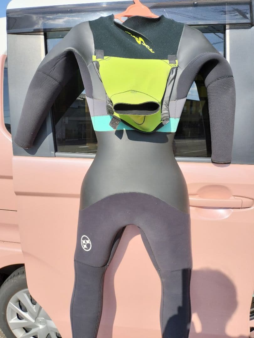 Delphi冬用セミドライウエットスーツ
