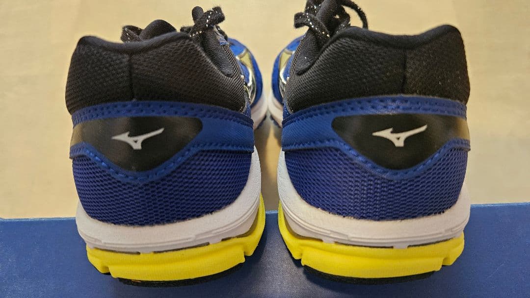 Mizuno「WAVE AERO 16（ウエーブエアロ16）」 ブルー/イエロー