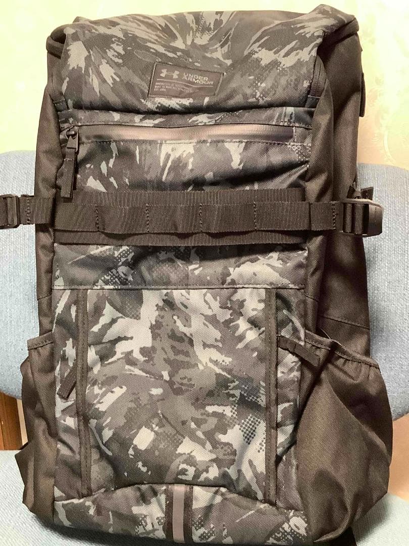 ◆アンダーアーマークール バックパック ◆30L◆ブラック・カモフラ◆4割引き◆