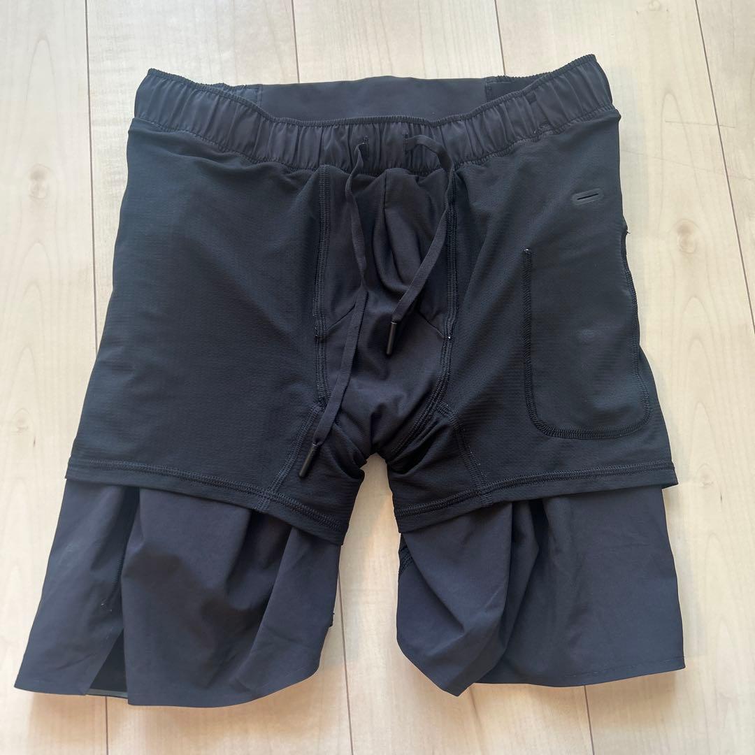 【未使用】lululemon ブラック ショートパンツ S/P 180/76Y