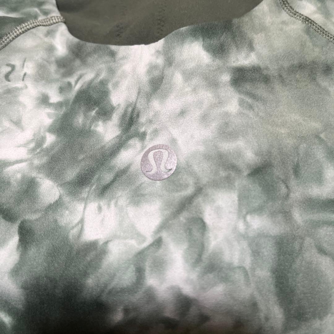 Lululemon グレー・タイダイ スポーツブラ
