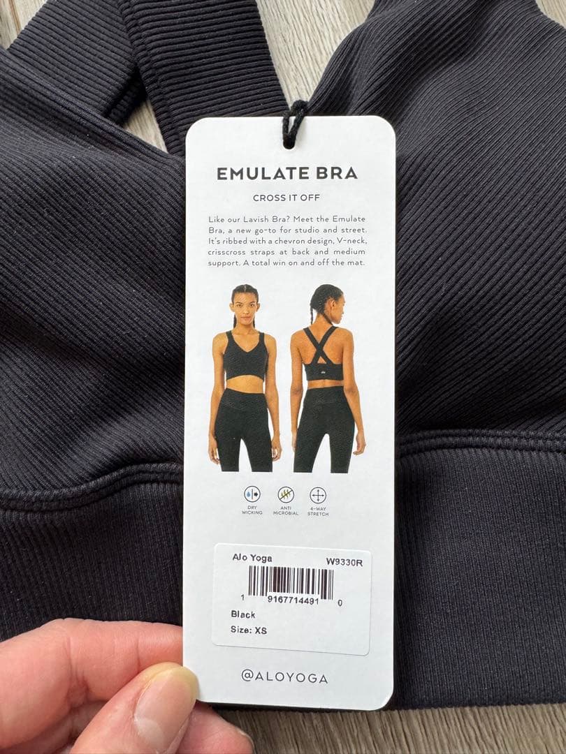 新品Alo yoga アローヨガ ブラトップ XS