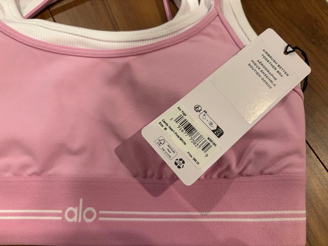 alo yogaスポーツブラ ピンクAirbrush Better Bra