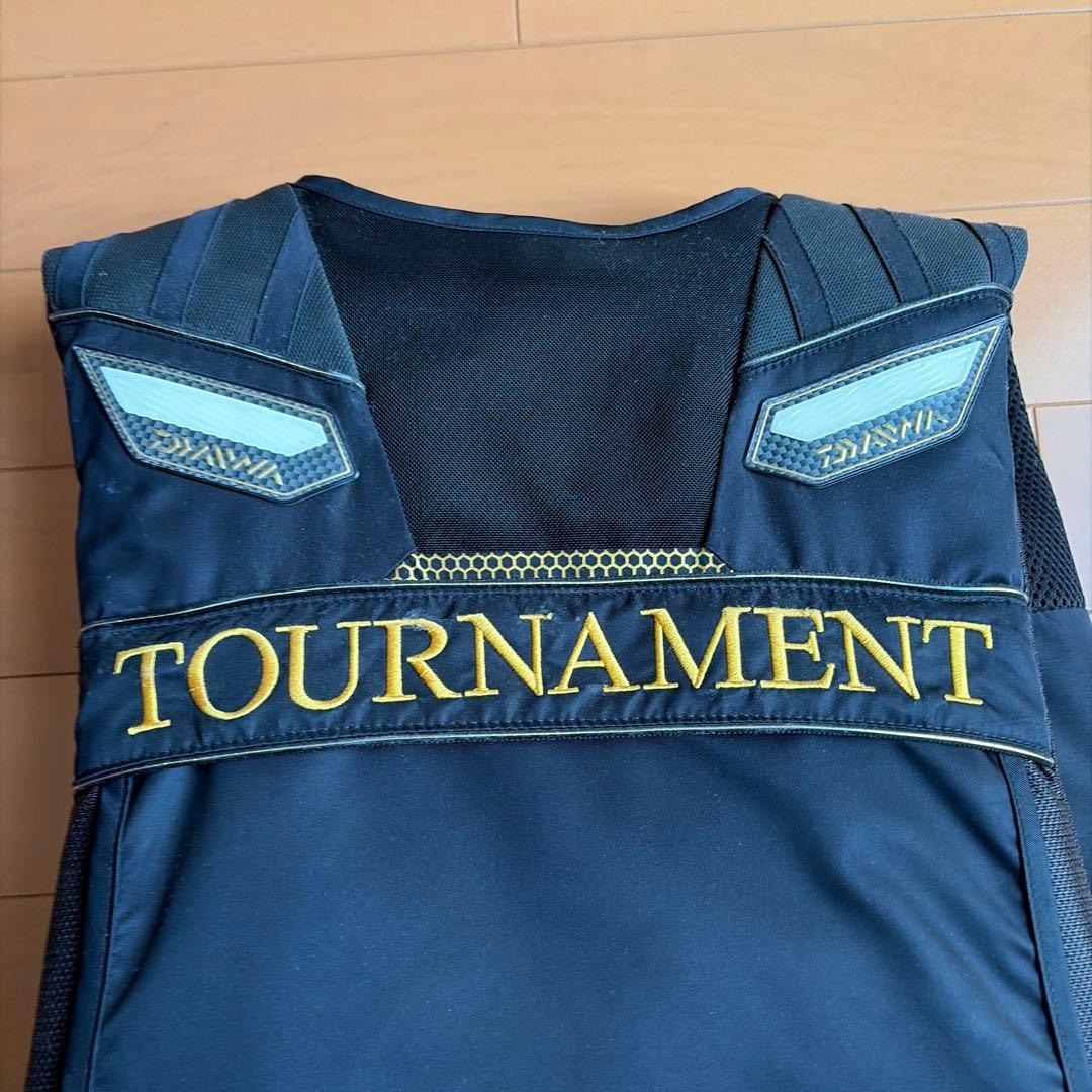 Daiwa TOURNAMENT フィッシングベスト ブラック/ゴールド