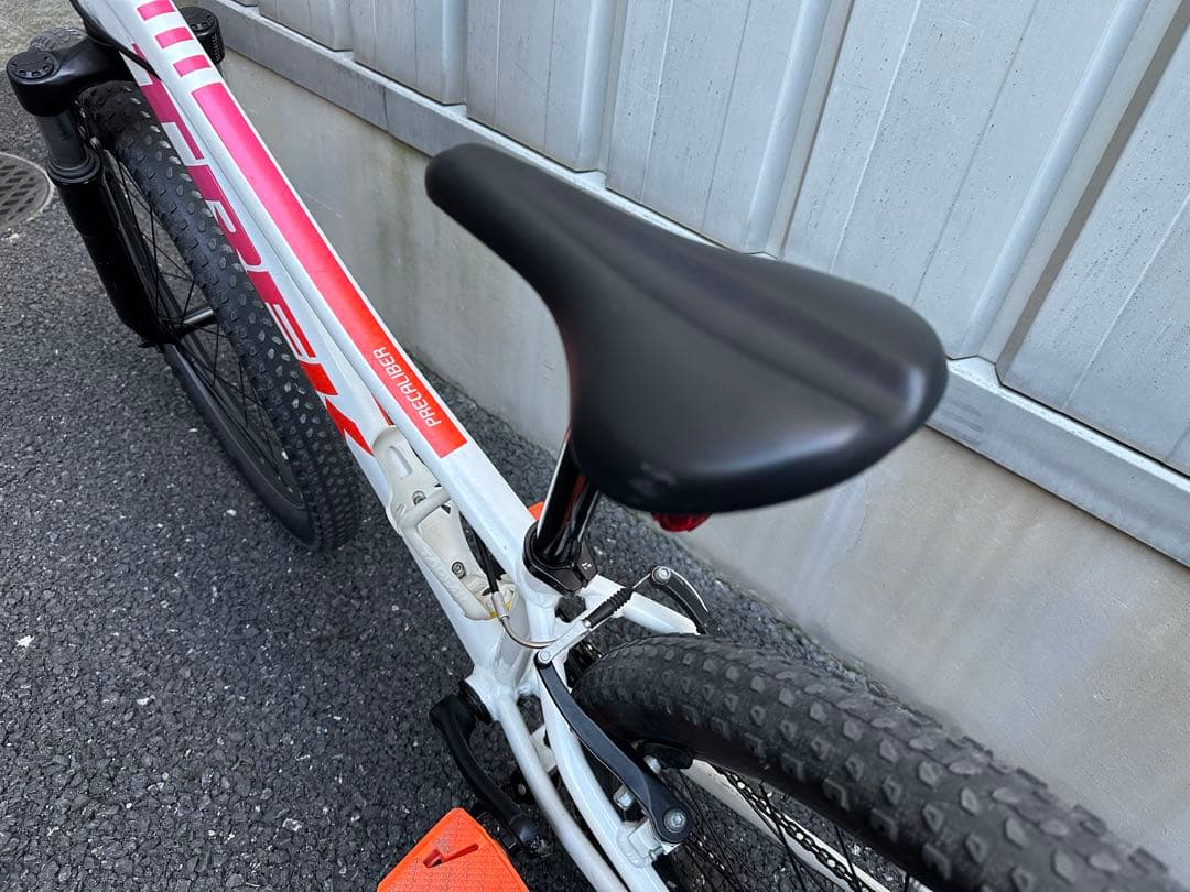 キッズ　ジュニア用自転車　トレック　24インチ　ホワイト(手渡し希望)