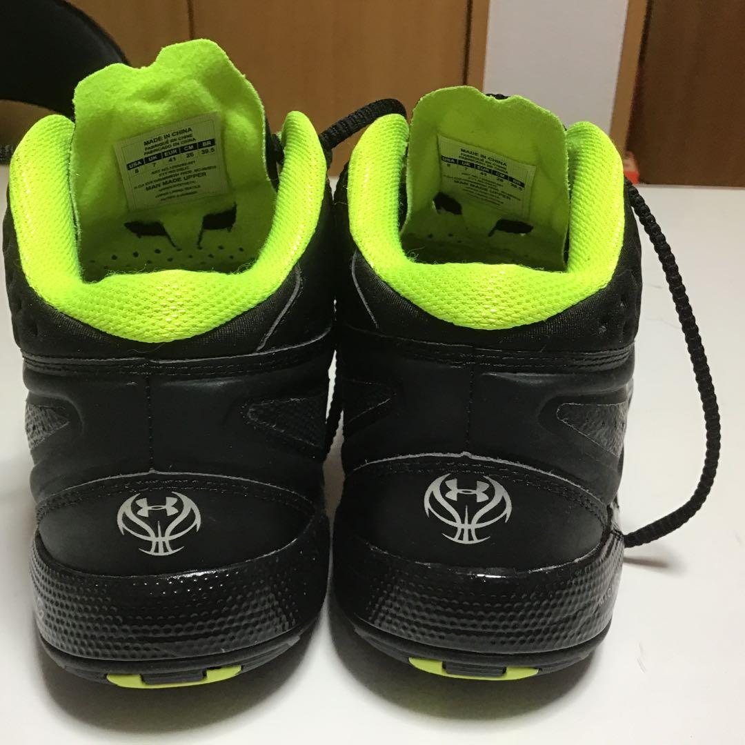 Under Armour バスケットボールシューズ 黒/黄緑