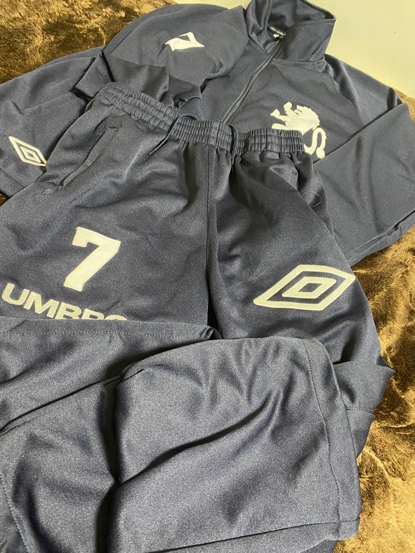umbro ジャージ ライオン　刺繍 7　セットアップ　上下　アンブロ　黒　Ⅼ