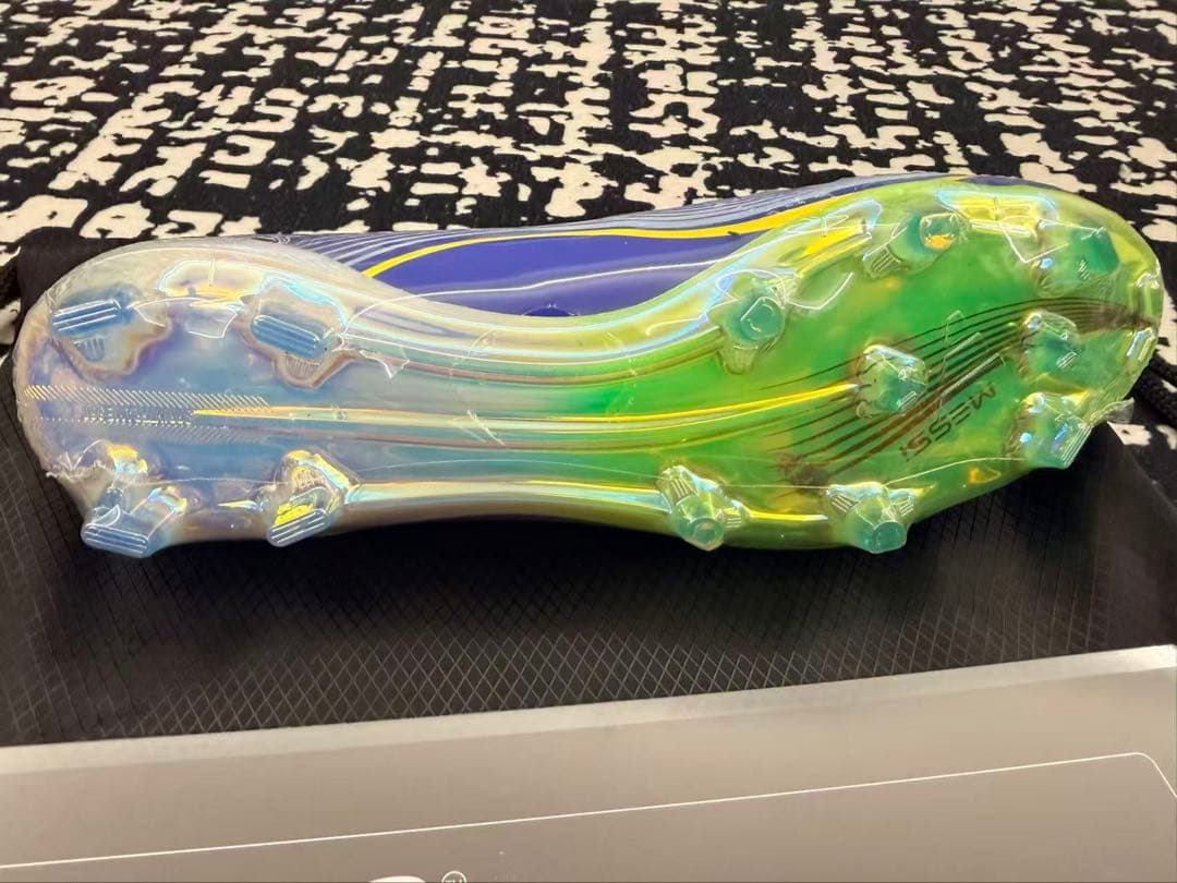 リオネル・メッシ直筆サイン入りアディダス F50 エリート スパイク