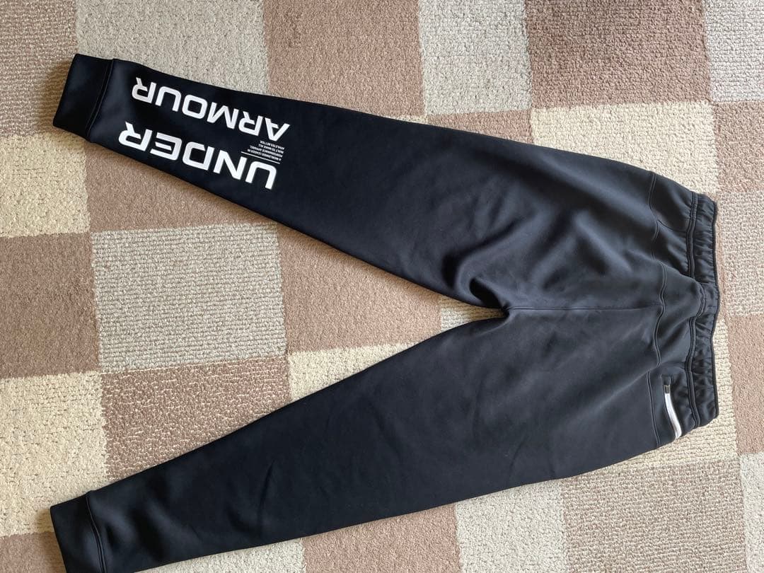 UNDER ARMOUR ブラックジャージ上下セット