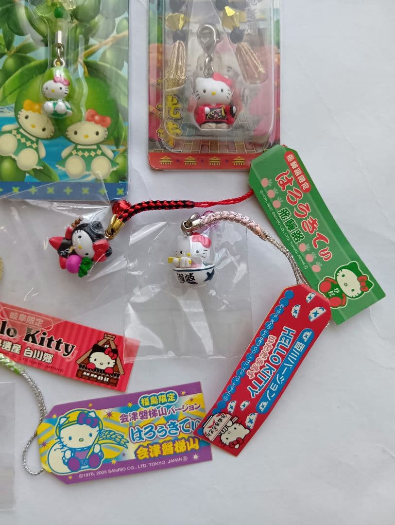 新品　８個まとめ売り　ご当地　キティちゃん　ストラップ
