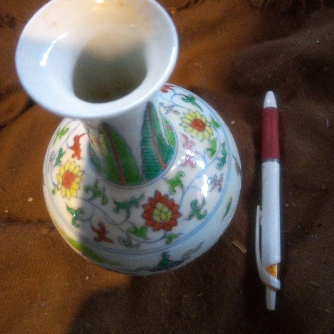 中国陶磁器　成化　明代 ドラゴン装飾 陶器花瓶
