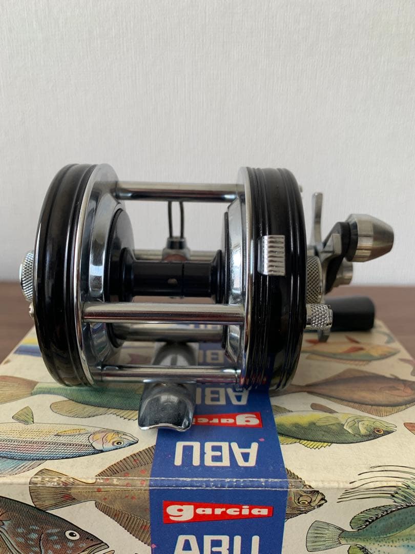 ABU Ambassadeur 5000Cベイトリール新品未使用ブラック