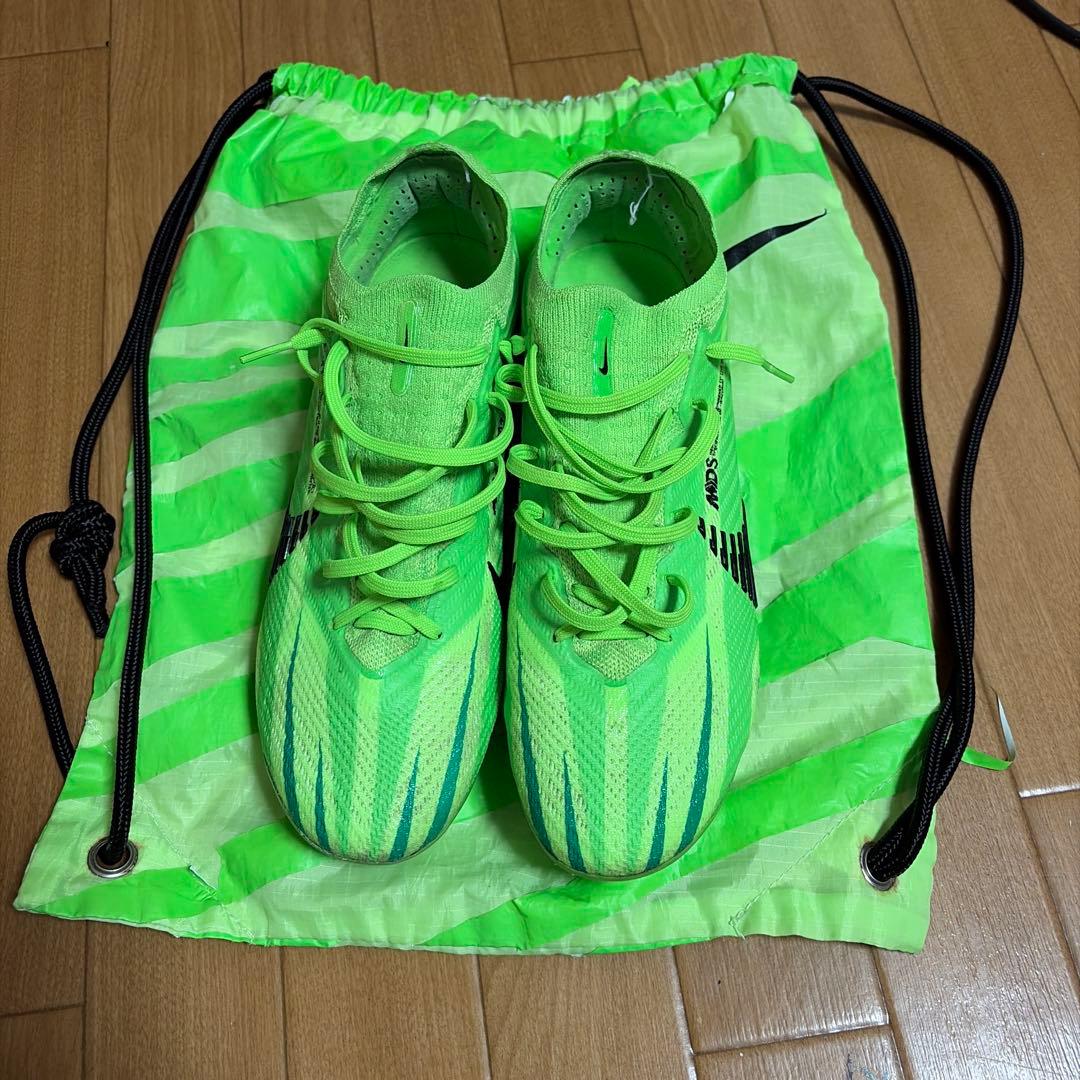 Nike CR7 サッカーシューズ ネオンイエロー