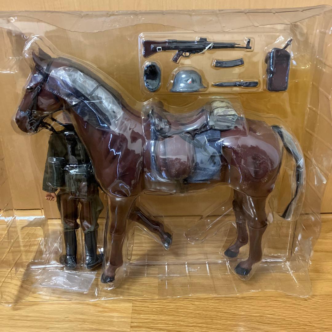 DRAGON社製　軍馬、ドイツ兵士フィギュア　装備品の3点セット　 新品、未開封