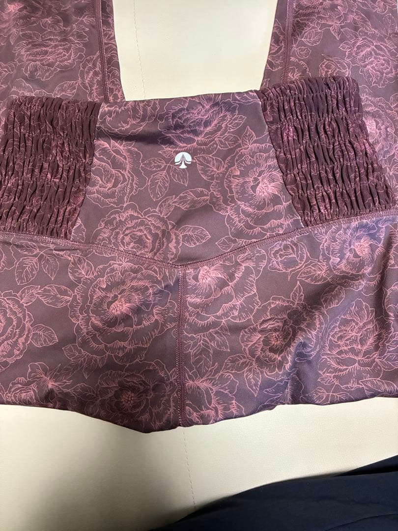 お値下げしました　ラバ　スカーラ　花柄ハイウエストヨガレギンス　パープル系　美品